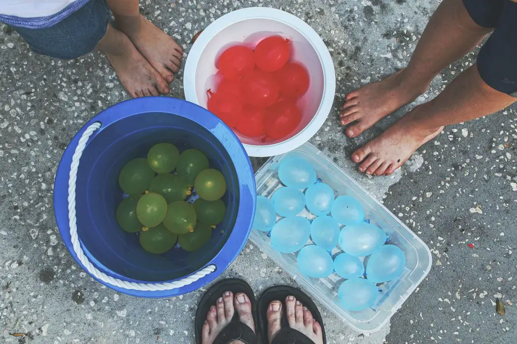 Free Or Inexpensive Activities For Toddlers In The Summer. Water balloons